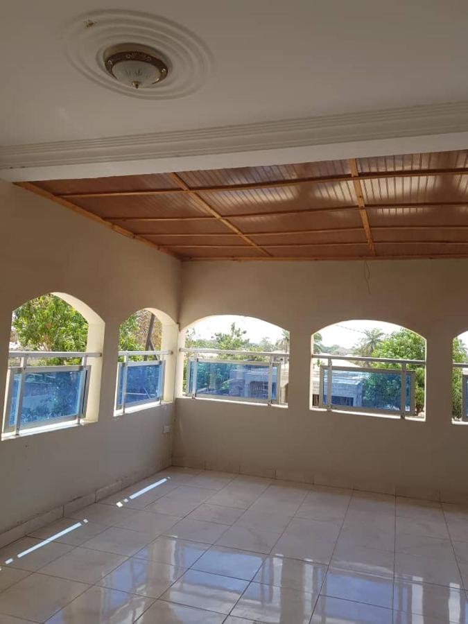 Touray Guest House Old Yundum 外观 照片