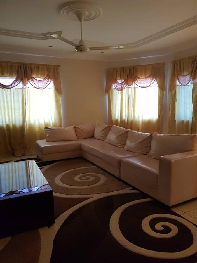 Touray Guest House Old Yundum 外观 照片