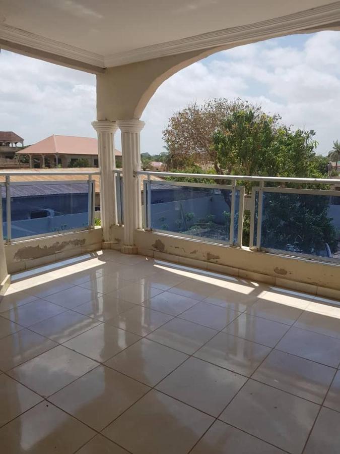 Touray Guest House Old Yundum 外观 照片