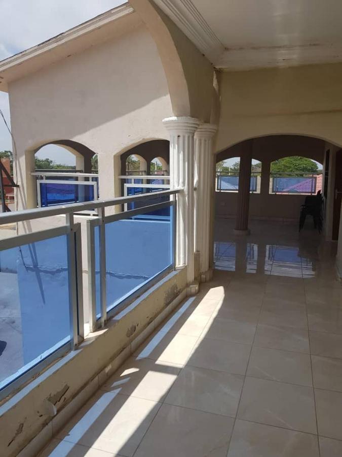 Touray Guest House Old Yundum 外观 照片