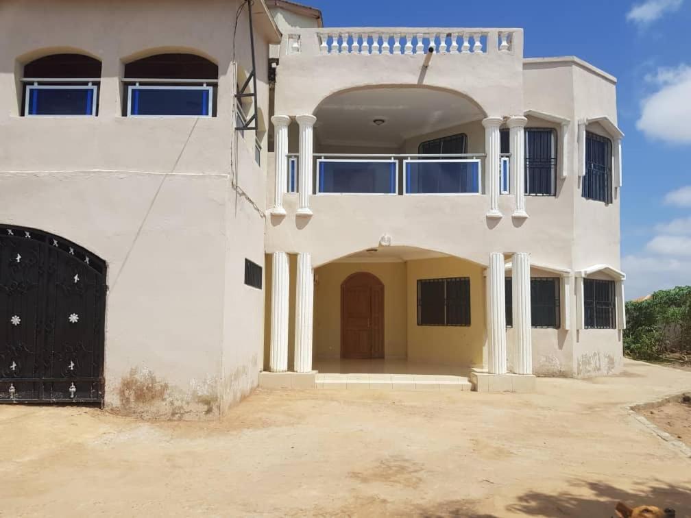 Touray Guest House Old Yundum 外观 照片