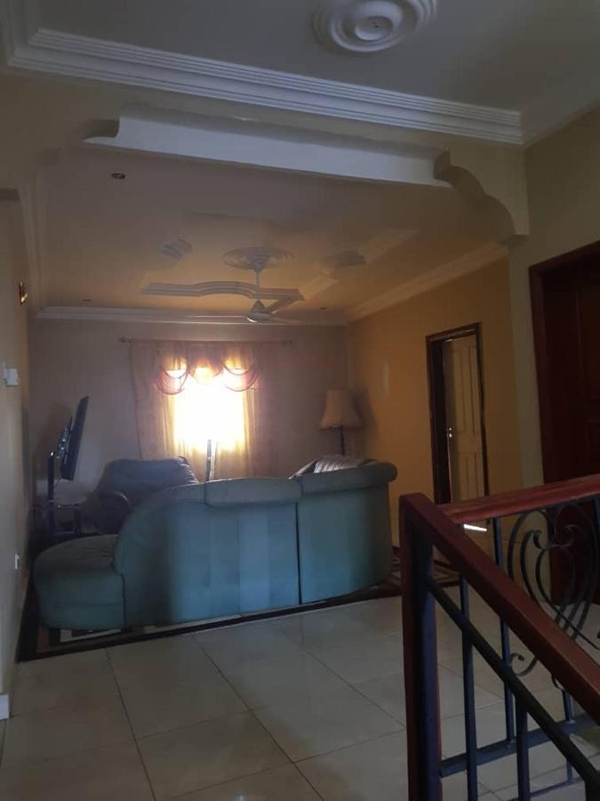 Touray Guest House Old Yundum 外观 照片