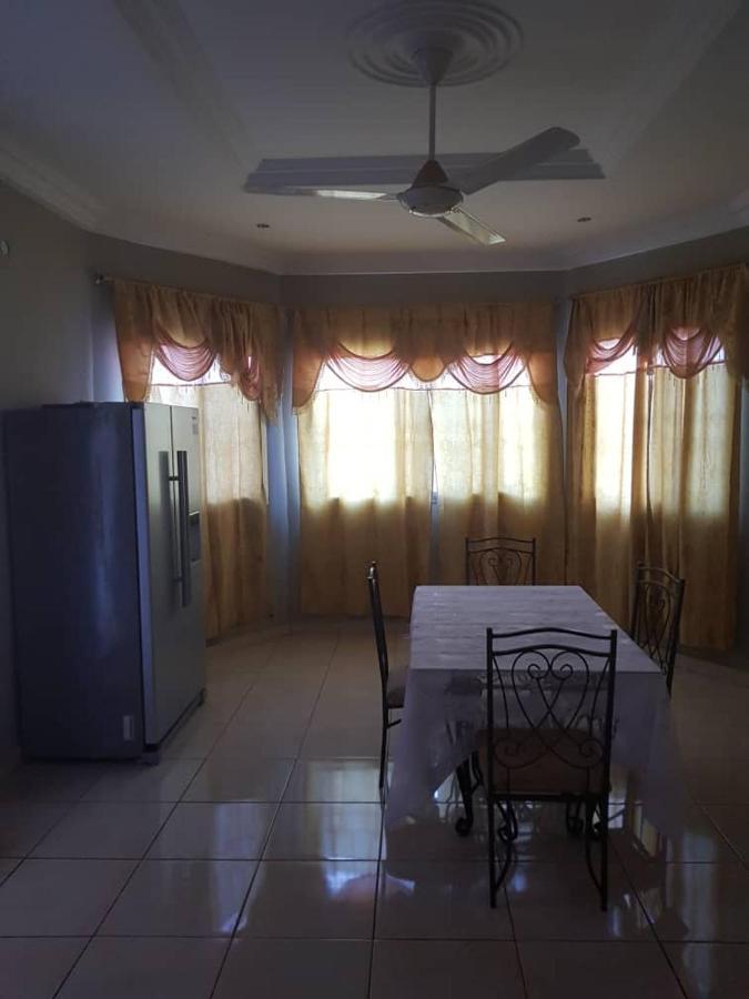 Touray Guest House Old Yundum 外观 照片